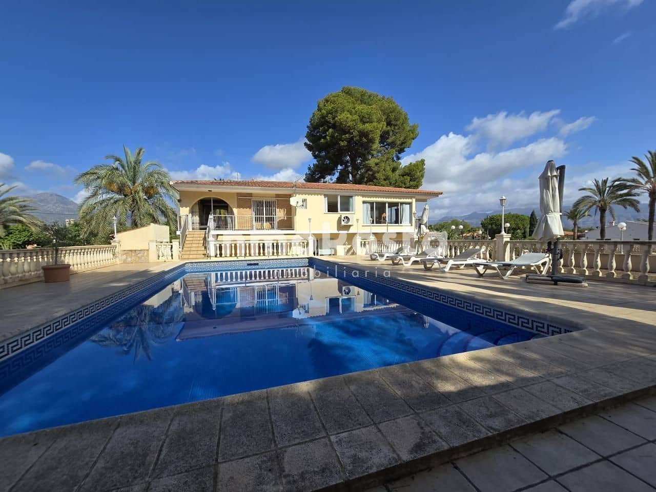 4 slaapkamer Villa te koop in Alfaz del Pi / L'Alfas del Pi met zwembad - € 1.350.000 (Ref: 9618018)