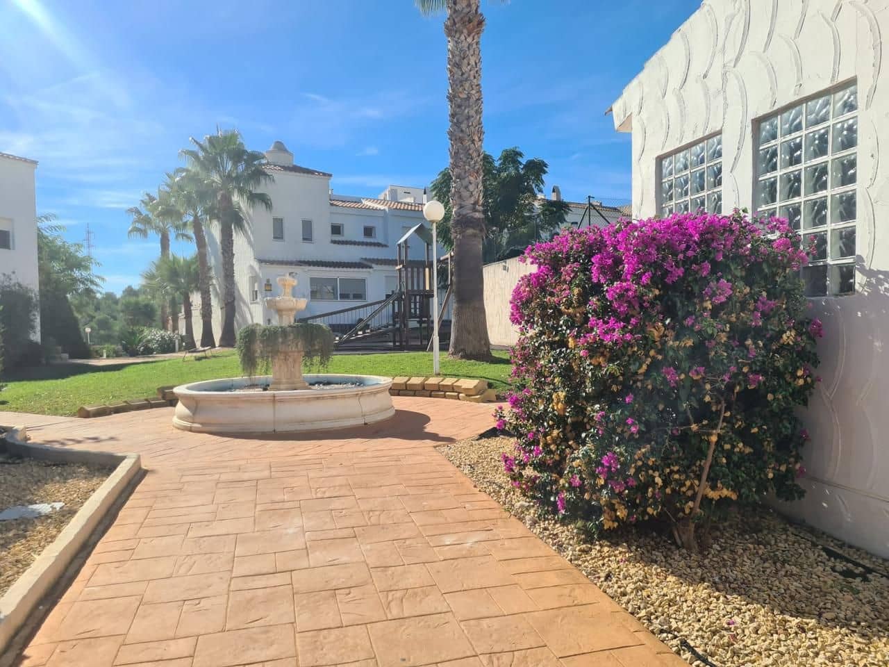 2 soverom Bungalow til leie i La Nucia med svømmebasseng - € 1 000 (Ref: 9618019)