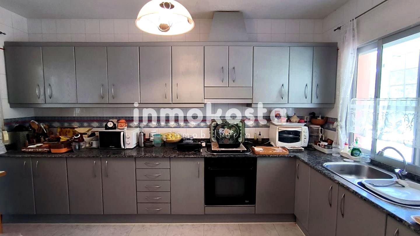 4 slaapkamer Villa te koop in La Nucia met zwembad garage - € 560.000 (Ref: 9618022)