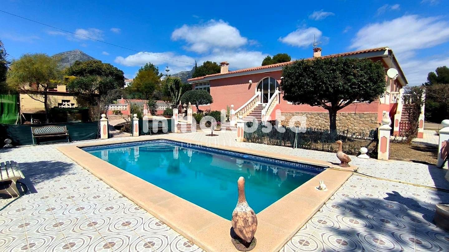 4 slaapkamer Villa te koop in La Nucia met zwembad garage - € 560.000 (Ref: 9618022)