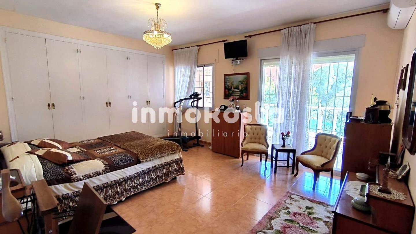 4 slaapkamer Villa te koop in La Nucia met zwembad garage - € 560.000 (Ref: 9618022)