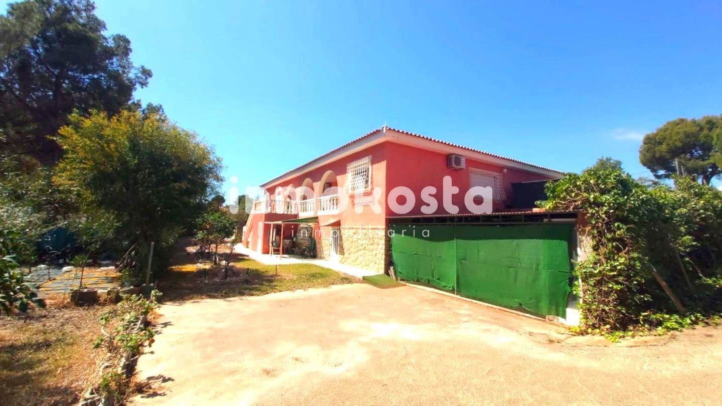 4 slaapkamer Villa te koop in La Nucia met zwembad garage - € 560.000 (Ref: 9618022)