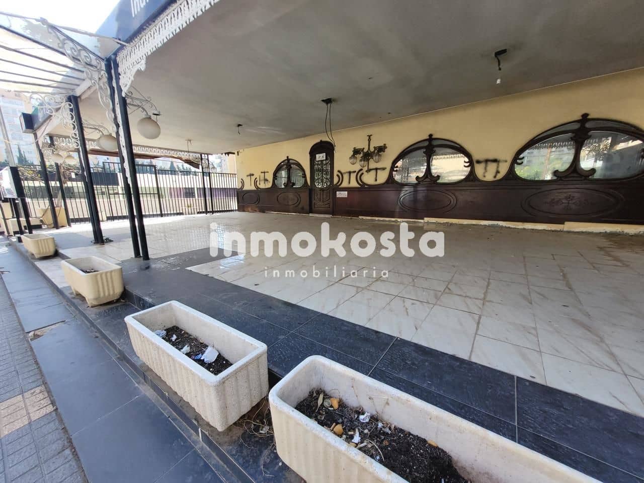 Commercial for sale in Benidorm - € 750,000 (Ref: 9618023)