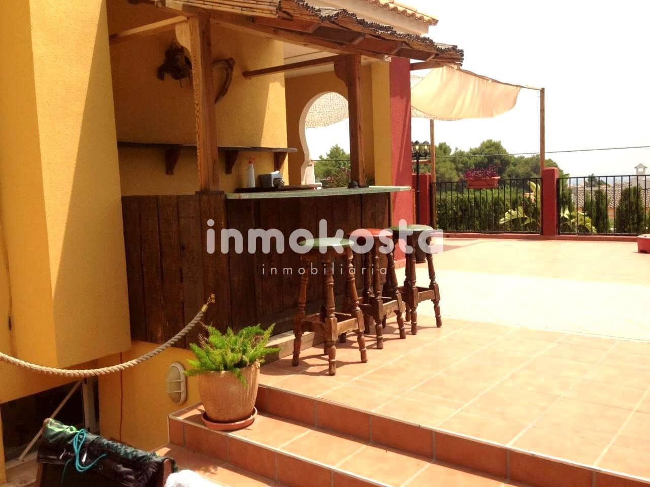 6 slaapkamer Halfvrijstaande villa te koop in Alfaz del Pi / L'Alfas del Pi met zwembad garage - € 590.000 (Ref: 9618032)