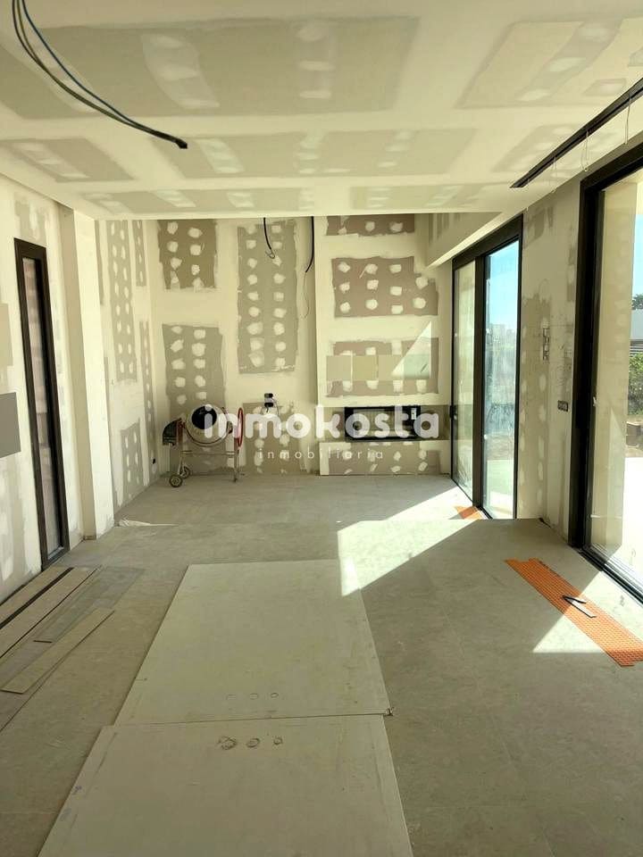 3 bedroom Villa for sale in La Nucia with pool - € 1,325,000 (Ref: 9618035)