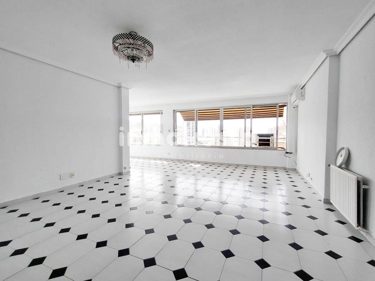 4 soveværelse Lejlighed til salg i Benidorm med swimmingpool garage - € 495.000 (Ref: 9618048)