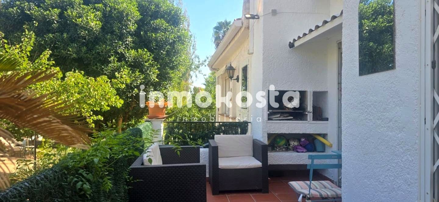 5 soveværelse Bungalow til salg i La Nucia med swimmingpool - € 250.000 (Ref: 9618050)