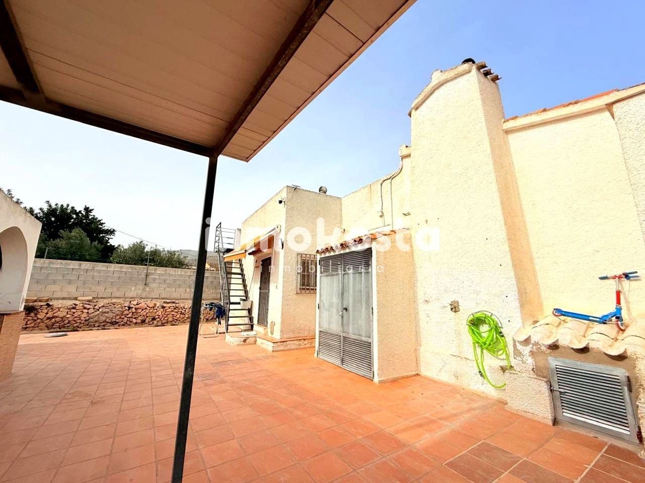 4 makuuhuone Huvila myytävänä paikassa La Villajoyosa / Vila Joiosa mukana uima-altaan 
autotalli - 390 000 € (Ref: 9618053)