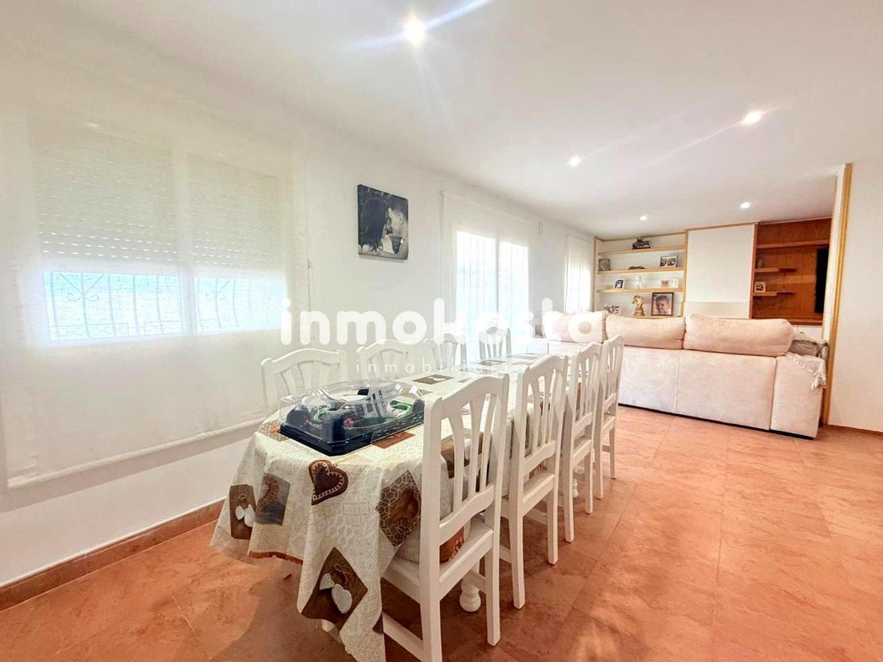 4 makuuhuone Huvila myytävänä paikassa La Villajoyosa / Vila Joiosa mukana uima-altaan 
autotalli - 390 000 € (Ref: 9618053)