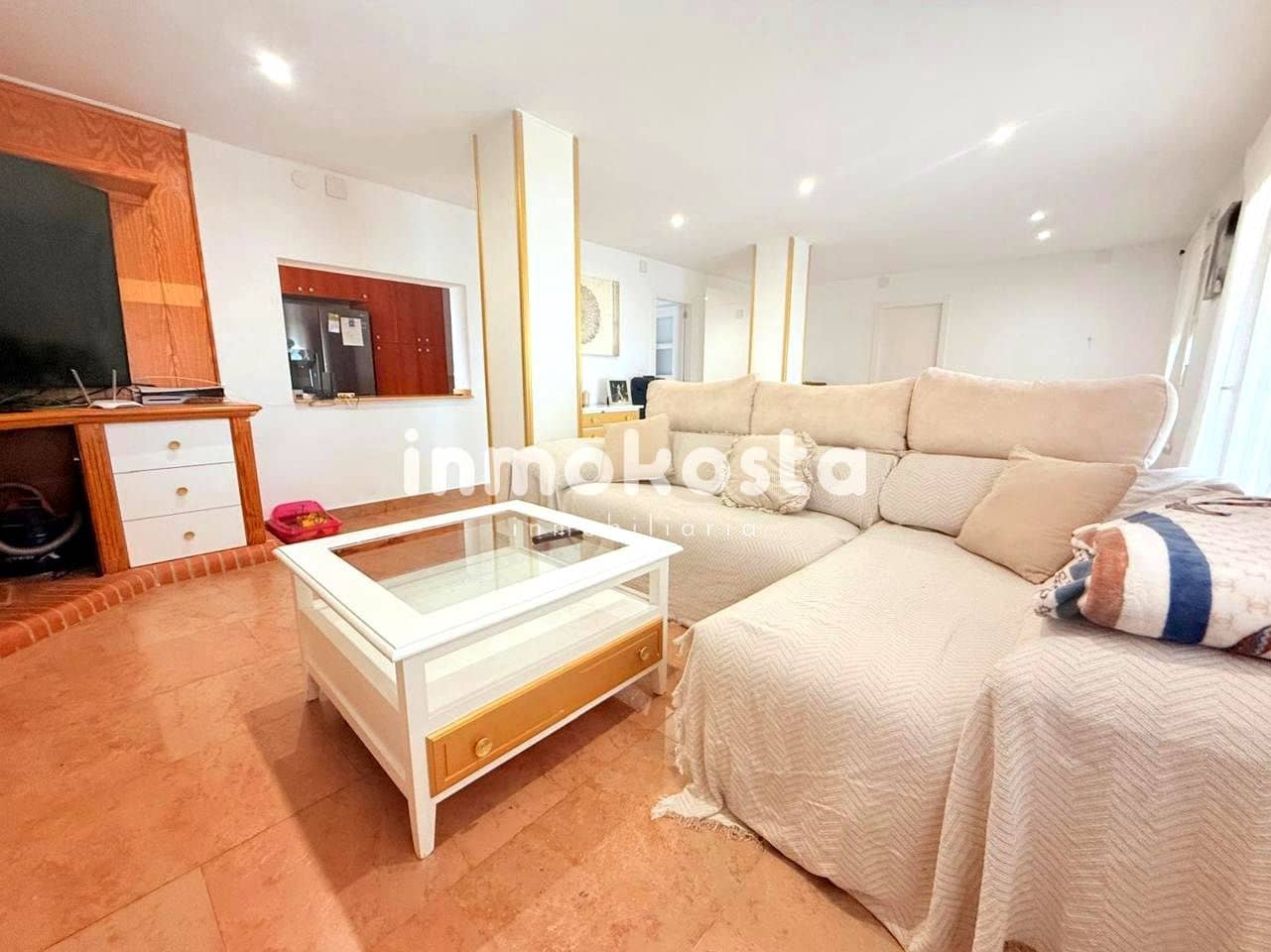 4 makuuhuone Huvila myytävänä paikassa La Villajoyosa / Vila Joiosa mukana uima-altaan 
autotalli - 390 000 € (Ref: 9618053)