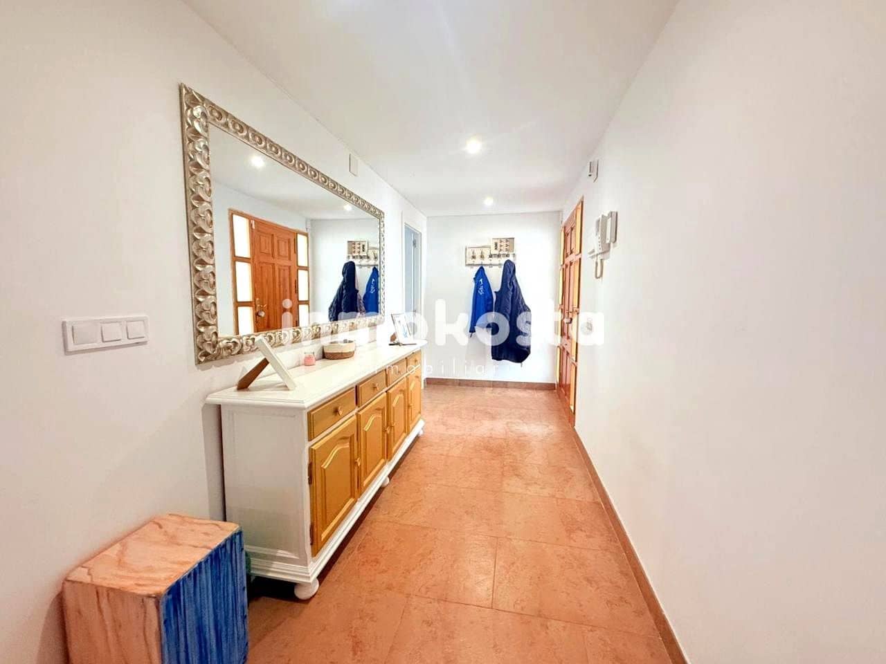 4 makuuhuone Huvila myytävänä paikassa La Villajoyosa / Vila Joiosa mukana uima-altaan 
autotalli - 390 000 € (Ref: 9618053)