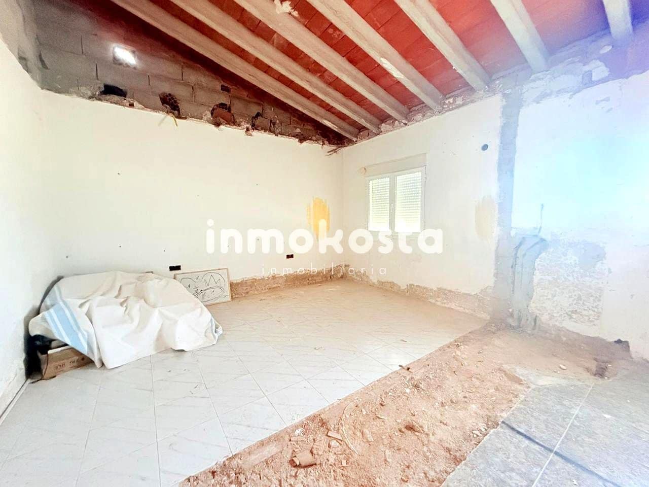 4 makuuhuone Huvila myytävänä paikassa La Villajoyosa / Vila Joiosa mukana uima-altaan 
autotalli - 390 000 € (Ref: 9618053)