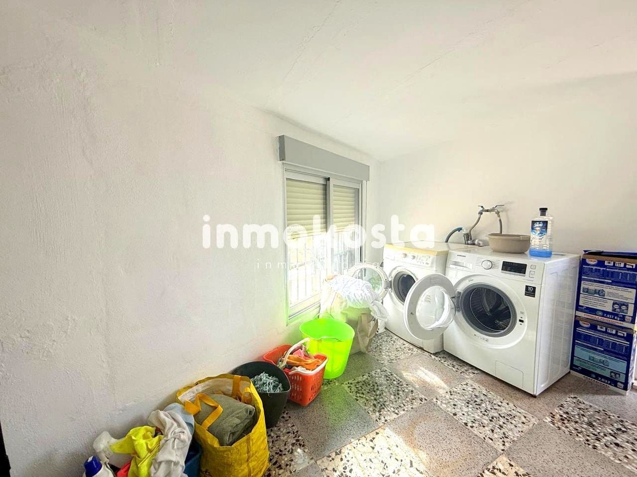 4 makuuhuone Huvila myytävänä paikassa La Villajoyosa / Vila Joiosa mukana uima-altaan 
autotalli - 390 000 € (Ref: 9618053)