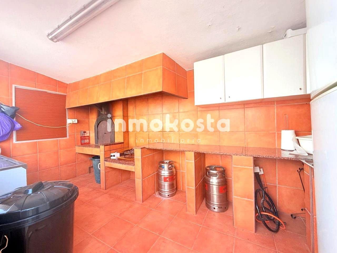 4 makuuhuone Huvila myytävänä paikassa La Villajoyosa / Vila Joiosa mukana uima-altaan 
autotalli - 390 000 € (Ref: 9618053)