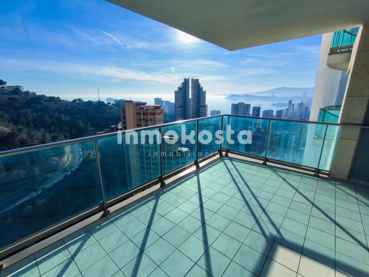 Piso de 2 habitaciones en Benidorm en venta con piscina garaje - 395.000 € (Ref: 9635227)