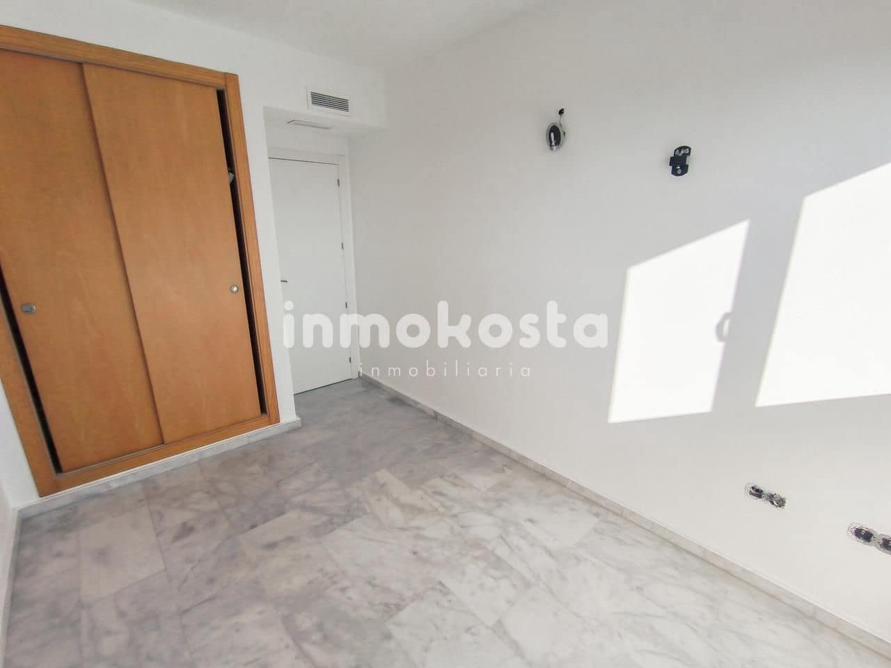 Piso de 2 habitaciones en Benidorm en venta con piscina garaje - 395.000 € (Ref: 9635227)