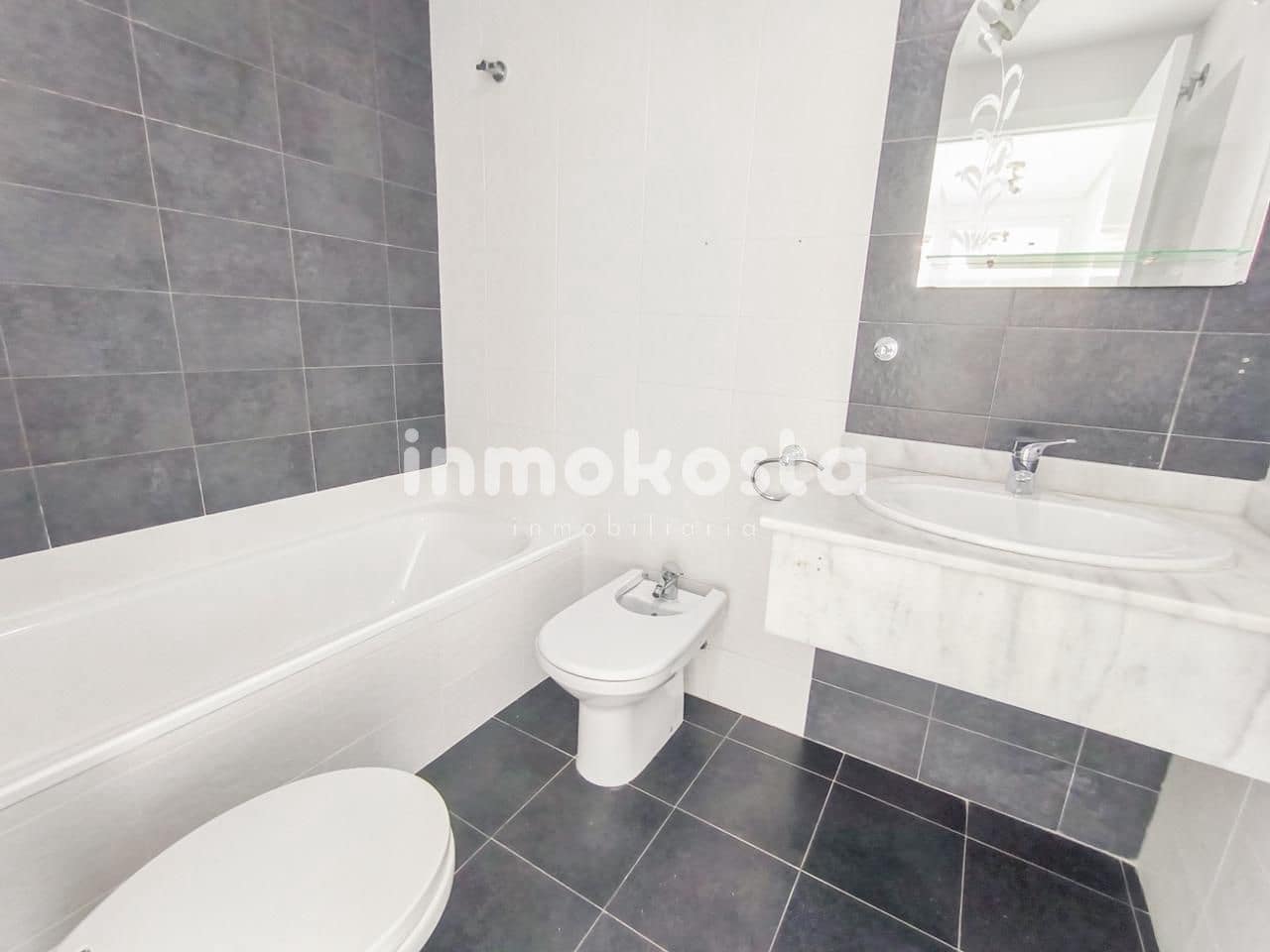 Piso de 2 habitaciones en Benidorm en venta con piscina garaje - 395.000 € (Ref: 9635227)