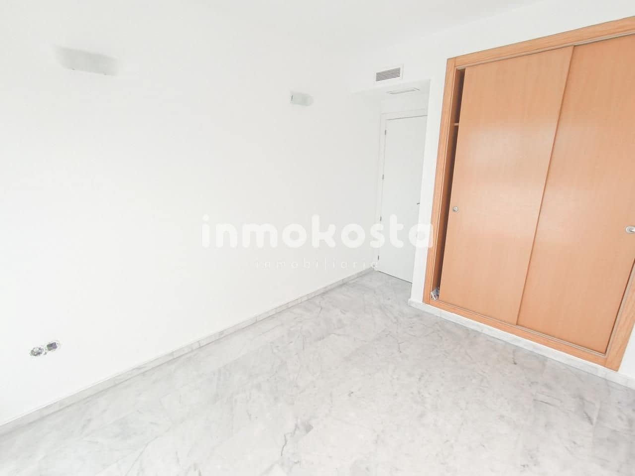 Piso de 2 habitaciones en Benidorm en venta con piscina garaje - 395.000 € (Ref: 9635227)