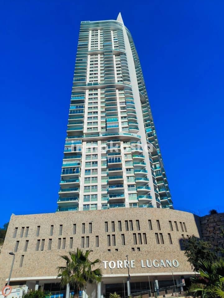 Piso de 2 habitaciones en Benidorm en venta con piscina garaje - 395.000 € (Ref: 9635227)