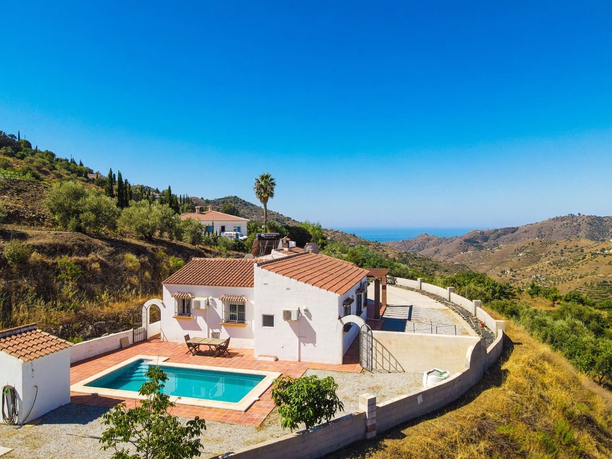 3 bedroom Finca/Country House for sale in Competa with pool garage - € 362,000 (Ref: 10004640)
