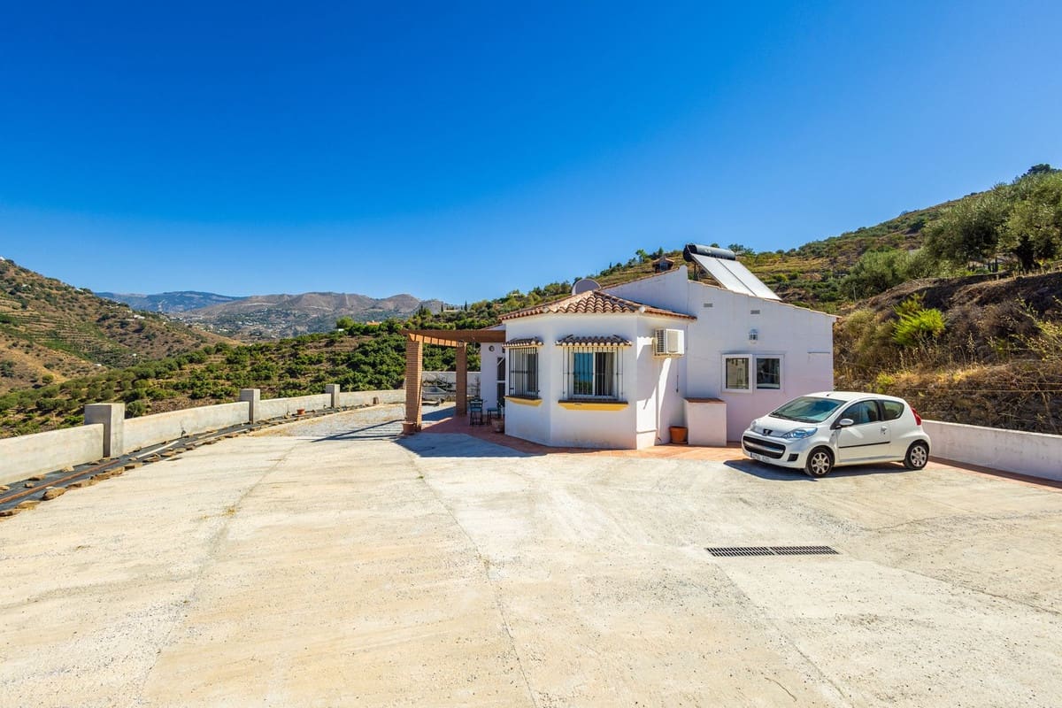 3 bedroom Finca/Country House for sale in Competa with pool garage - € 362,000 (Ref: 10004640)