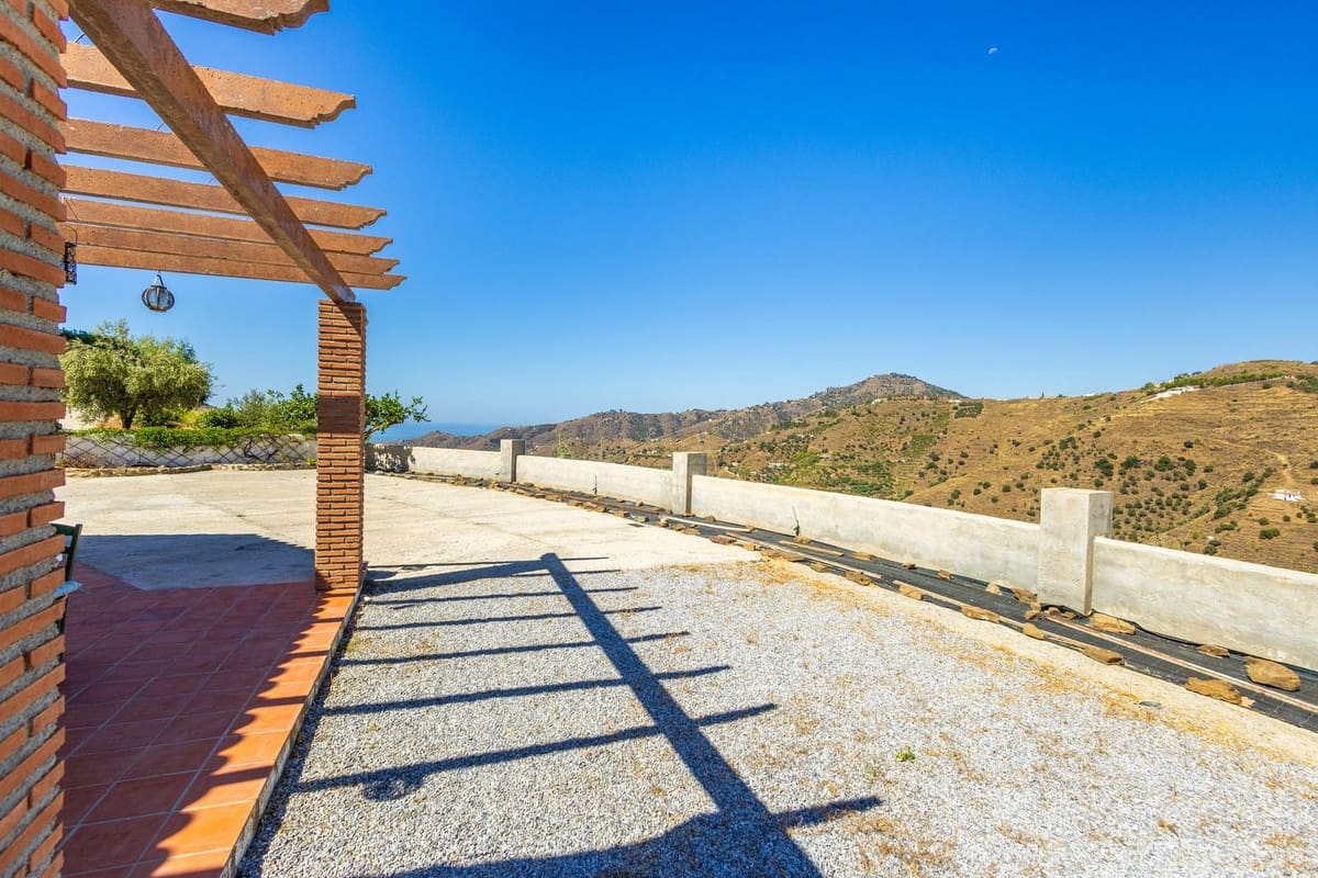 3 bedroom Finca/Country House for sale in Competa with pool garage - € 362,000 (Ref: 10004640)
