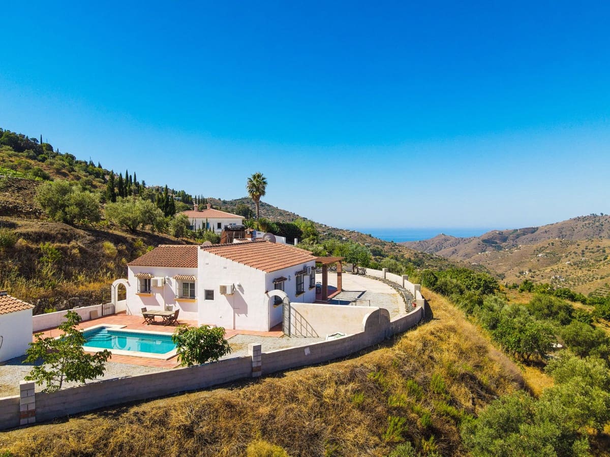 3 bedroom Finca/Country House for sale in Competa with pool garage - € 362,000 (Ref: 10004640)