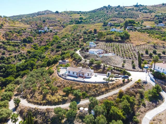 3 bedroom Finca/Country House for sale in Cómpeta with pool garage - € 362,000 (Ref: 10004640)