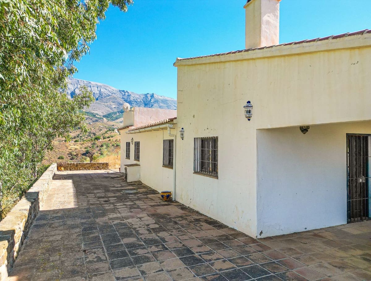 3 sovrum Villa till salu i Sedella med pool garage - 299 000 € (Ref: 10011903)