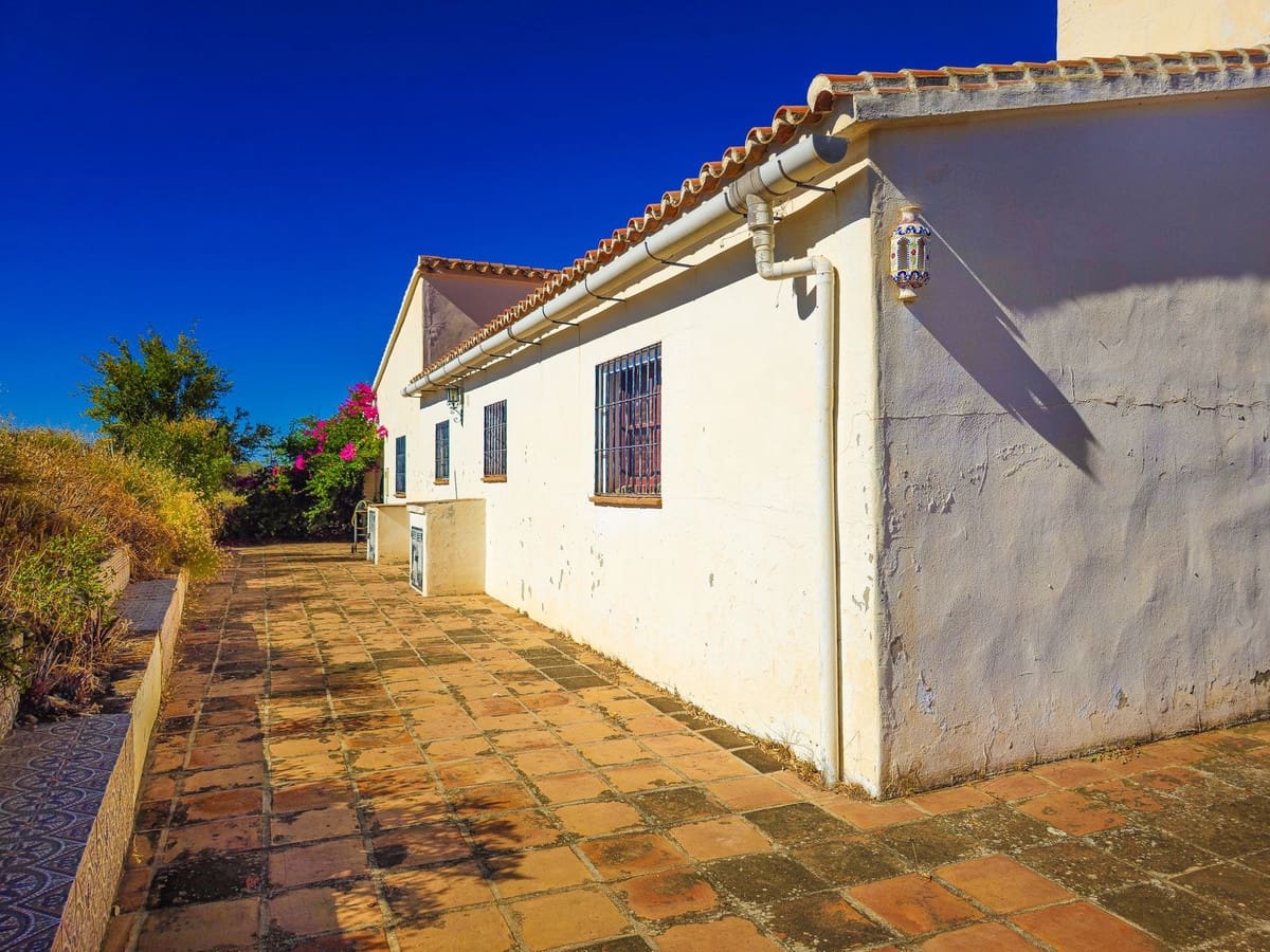 3 sovrum Villa till salu i Sedella med pool garage - 299 000 € (Ref: 10011903)