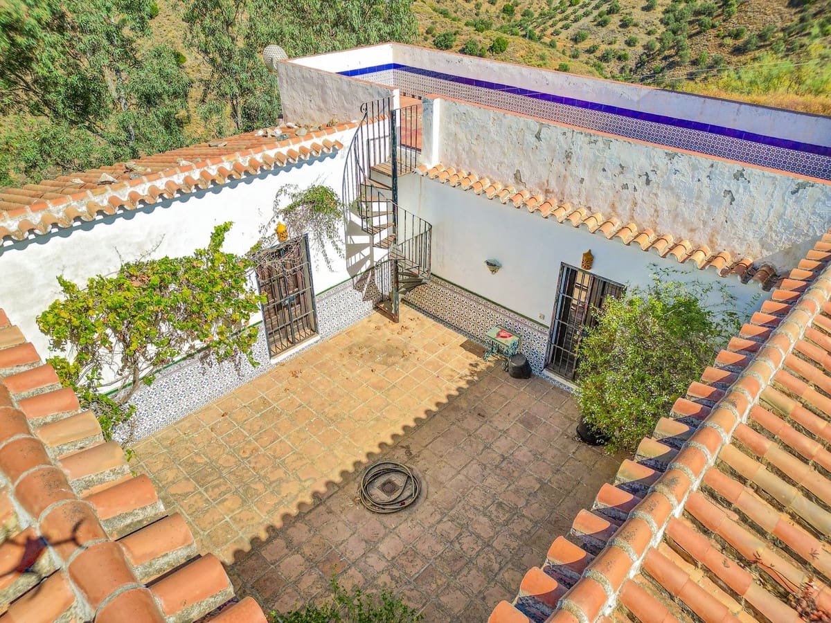 3 sovrum Villa till salu i Sedella med pool garage - 299 000 € (Ref: 10011903)