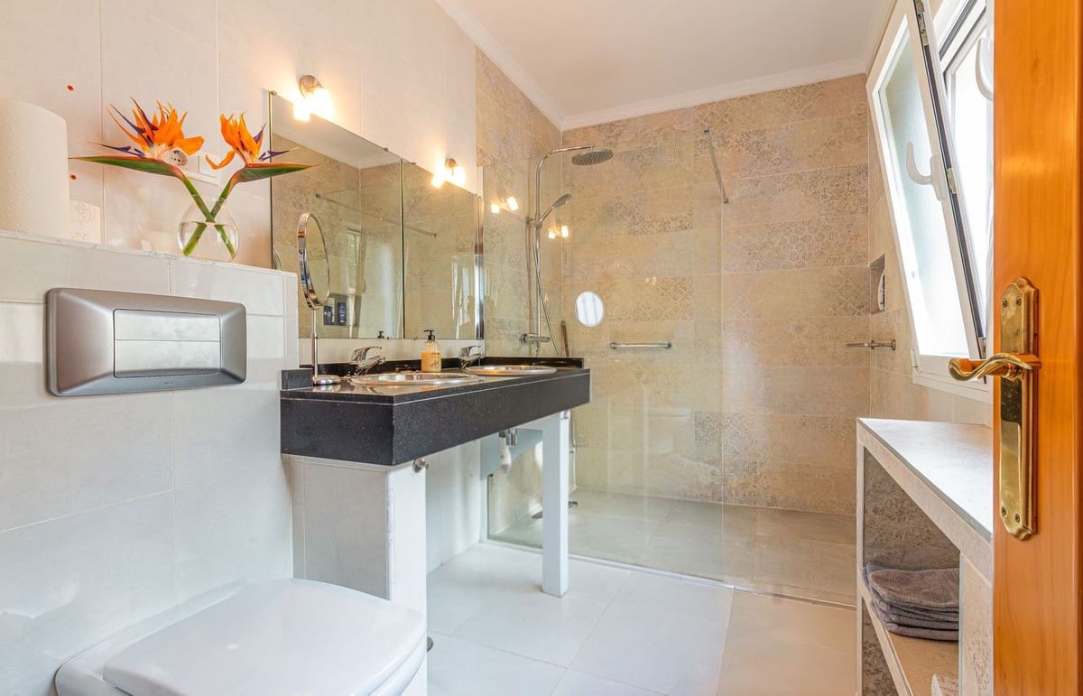 5 sovrum Villa till salu i Arenas med pool garage - 775 000 € (Ref: 10012735)