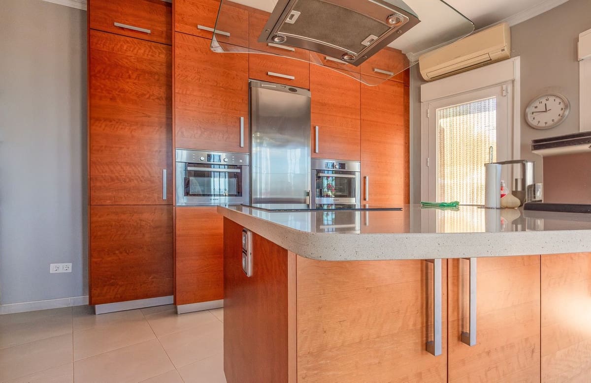 5 sovrum Villa till salu i Arenas med pool garage - 775 000 € (Ref: 10012735)