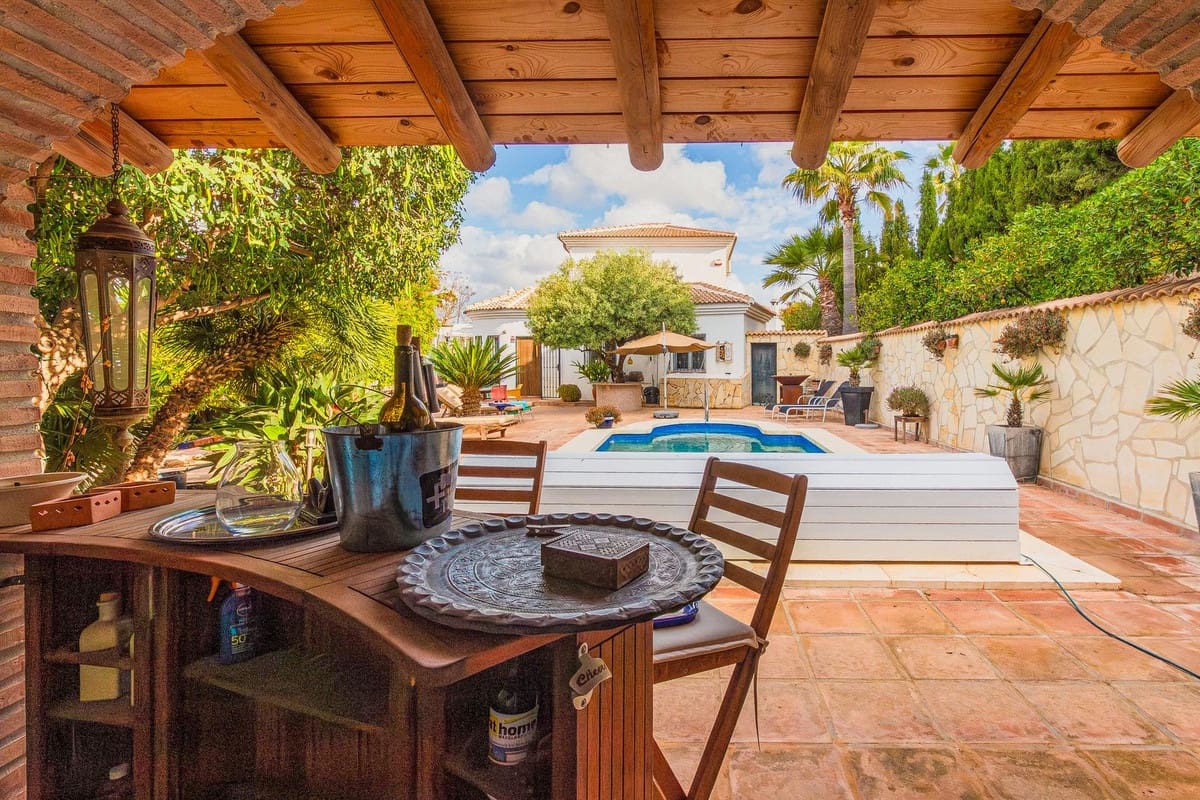 5 sovrum Villa till salu i Arenas med pool garage - 775 000 € (Ref: 10012735)