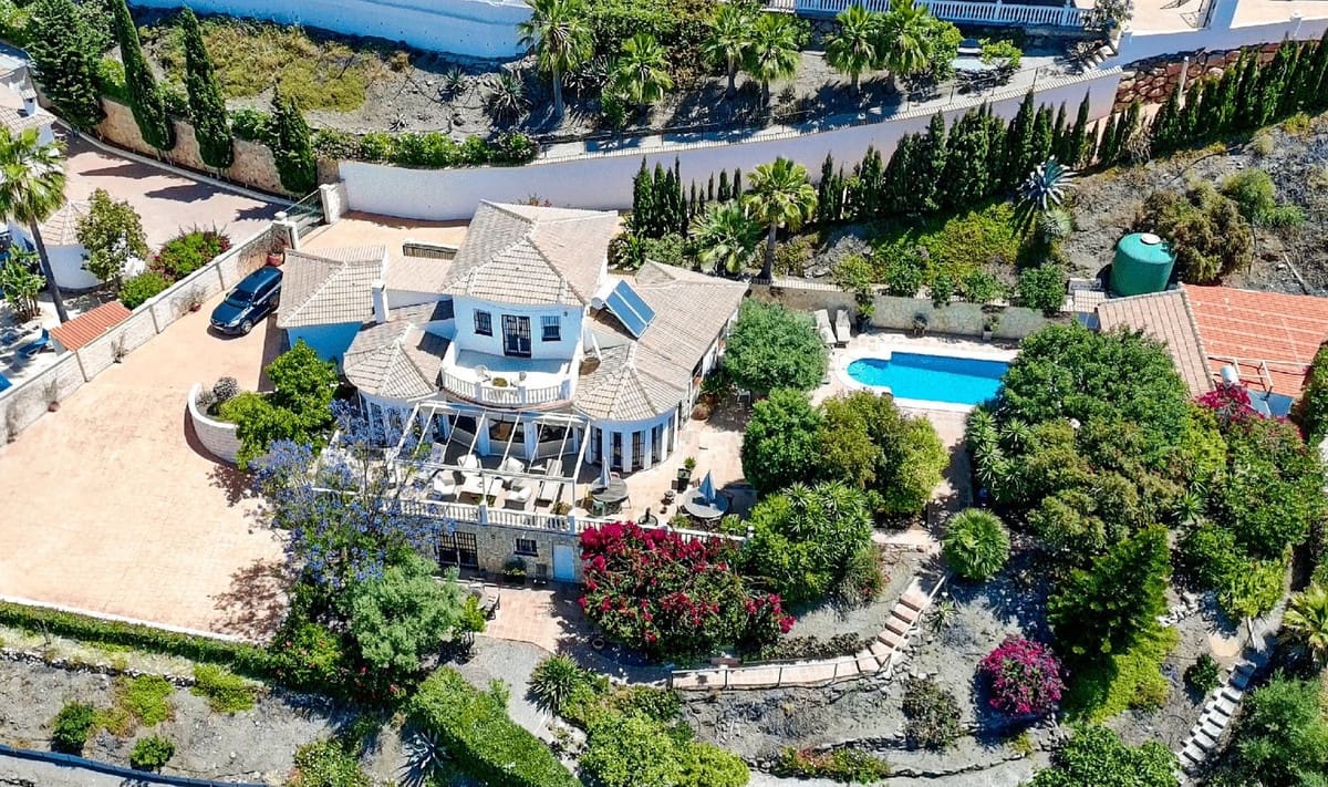 5 sovrum Villa till salu i Arenas med pool garage - 775 000 € (Ref: 10012735)