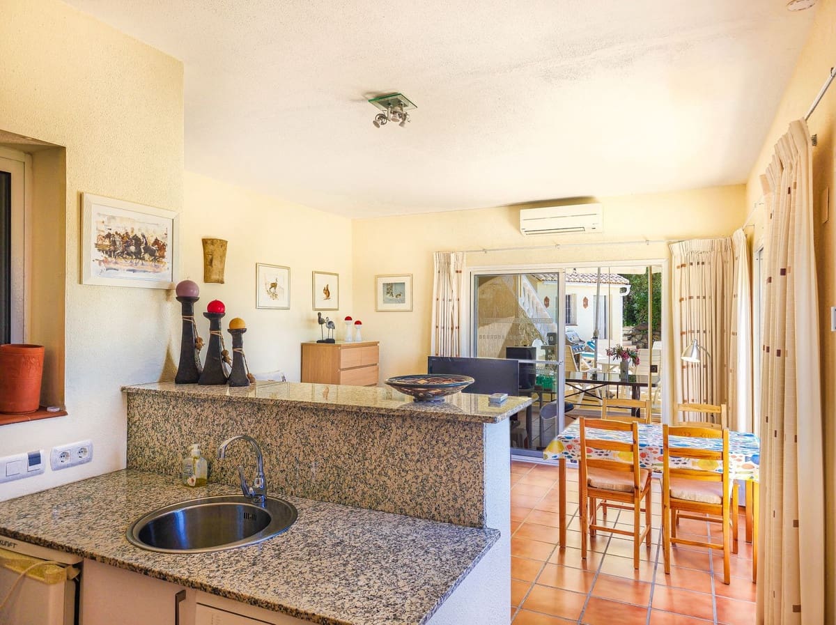 4 quarto Moradia para venda em Arenas com piscina garagem - 895 000 € (Ref: 10019795)
