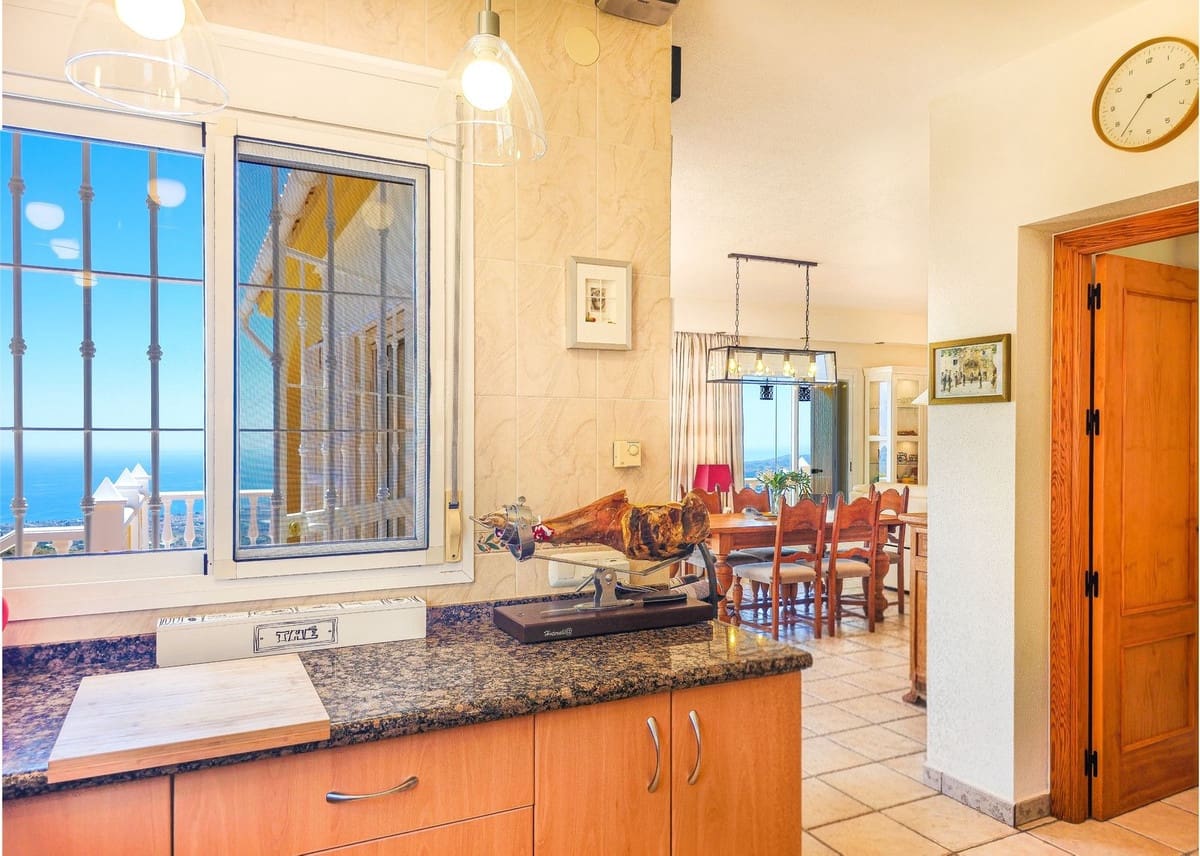4 quarto Moradia para venda em Arenas com piscina garagem - 895 000 € (Ref: 10019795)