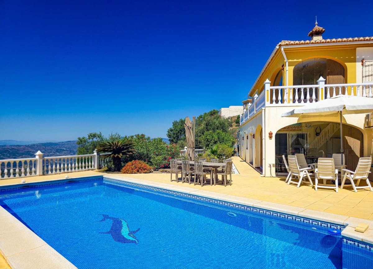 4 quarto Moradia para venda em Arenas com piscina garagem - 895 000 € (Ref: 10019795)