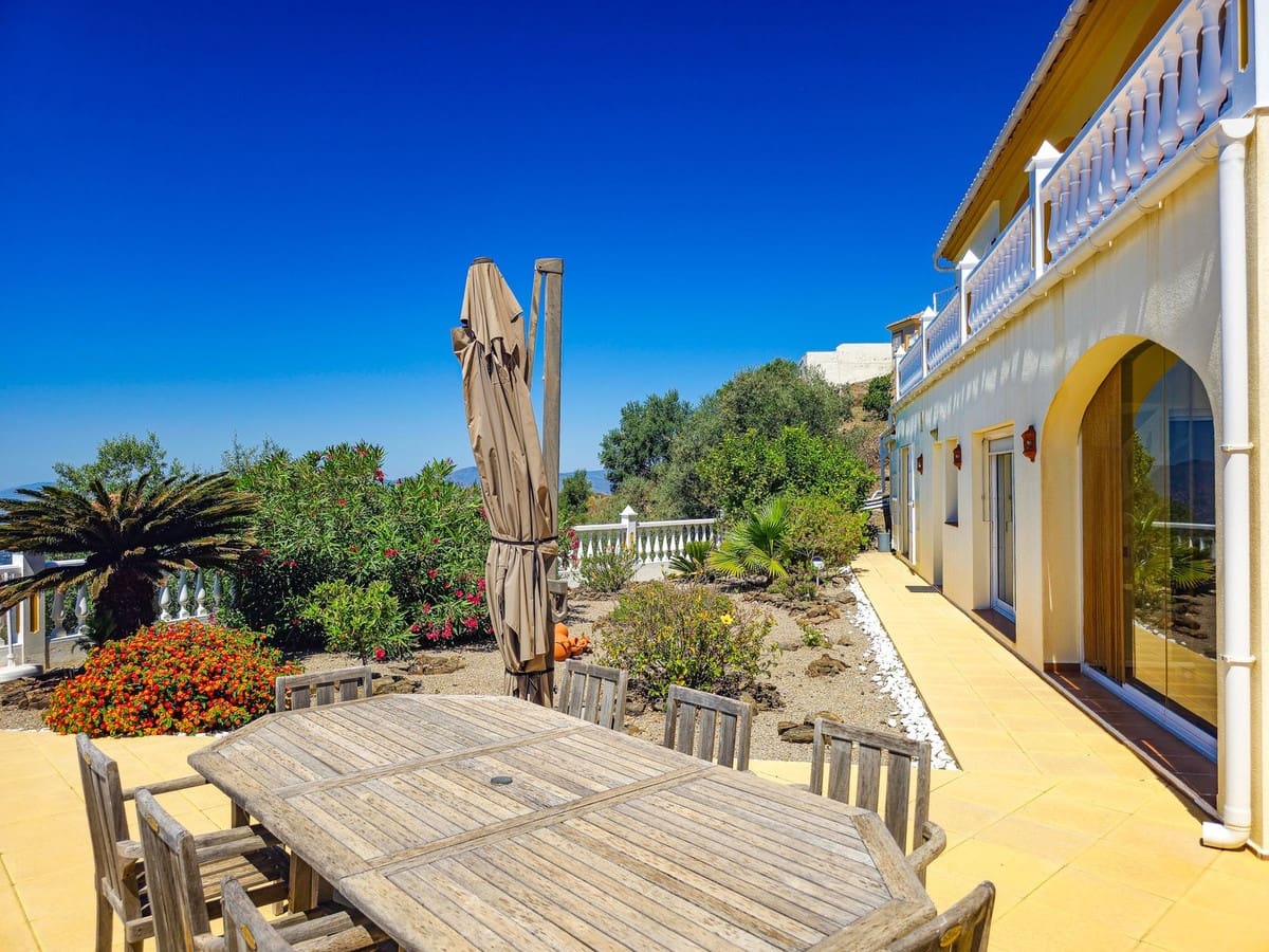 4 quarto Moradia para venda em Arenas com piscina garagem - 895 000 € (Ref: 10019795)