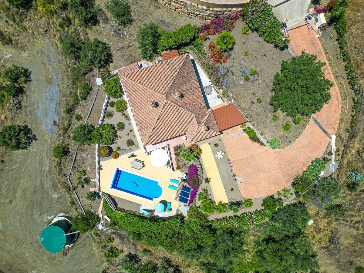 4 quarto Moradia para venda em Arenas com piscina garagem - 895 000 € (Ref: 10019795)