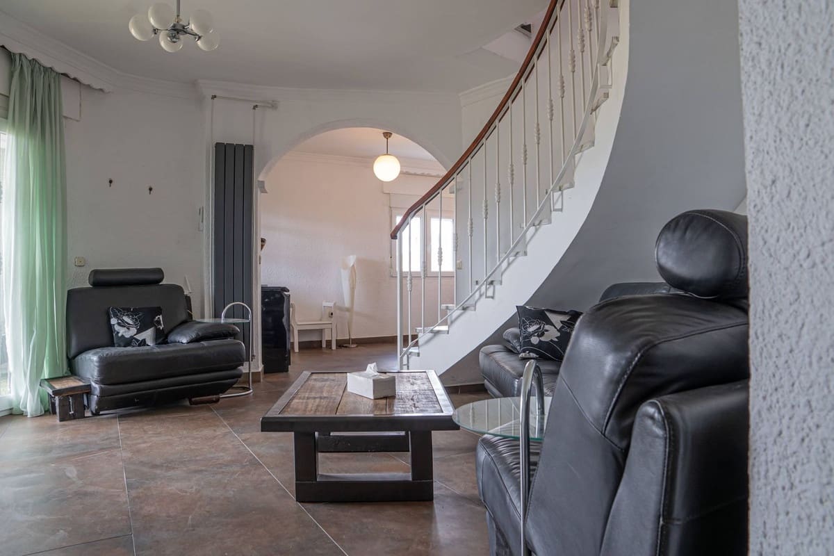 6 bedroom Villa for sale in Alhaurin de la Torre with pool garage - € 950,000 (Ref: 10034627)