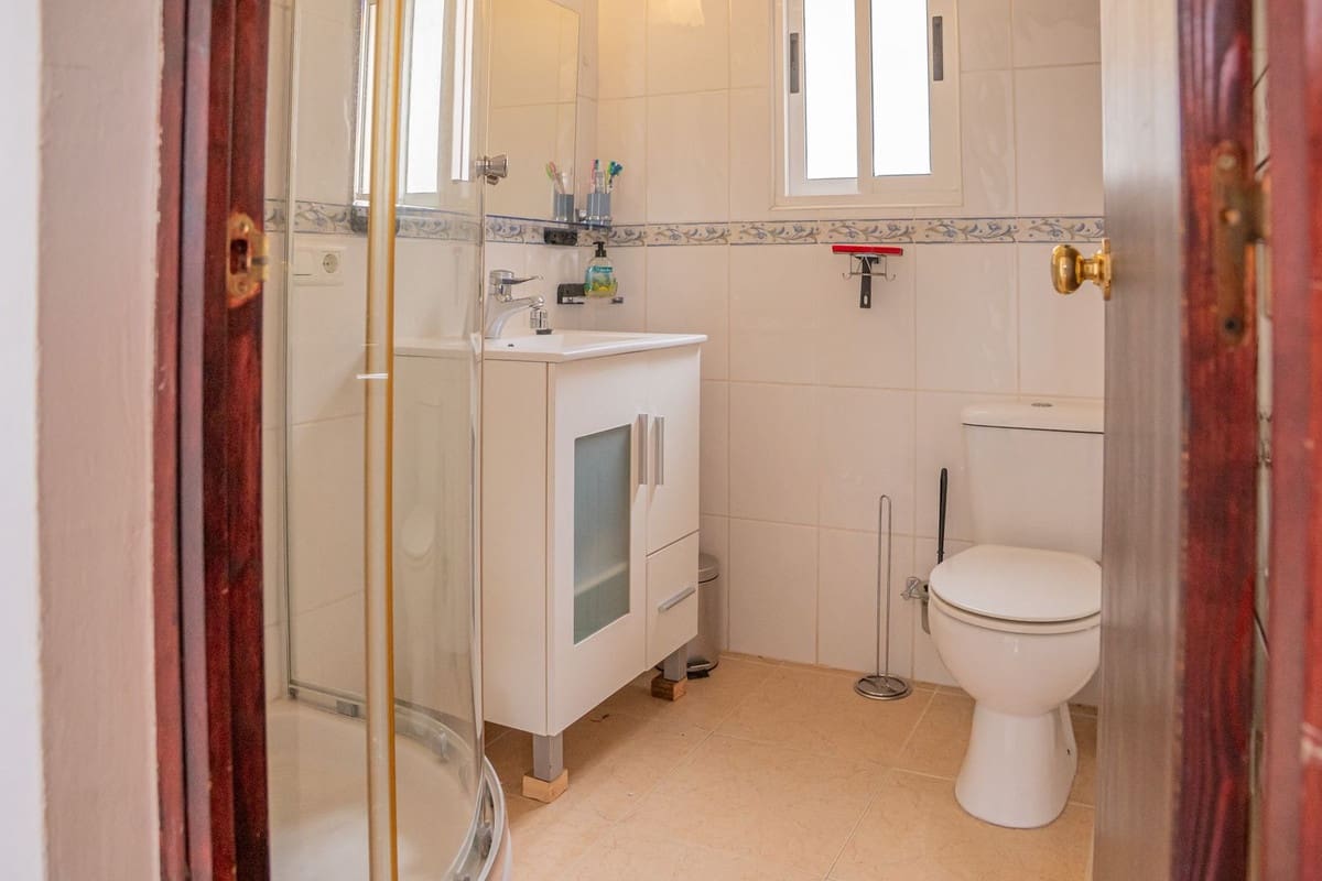 6 bedroom Villa for sale in Alhaurin de la Torre with pool garage - € 950,000 (Ref: 10034627)