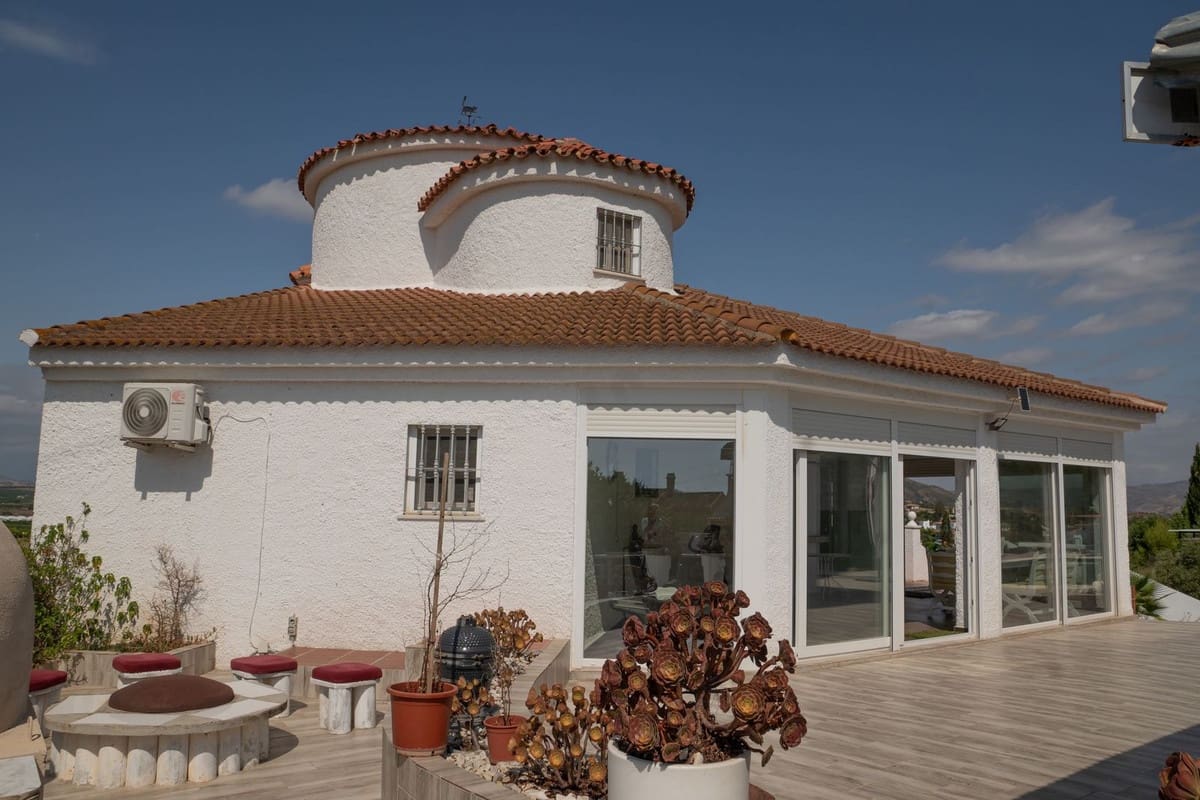 6 bedroom Villa for sale in Alhaurin de la Torre with pool garage - € 950,000 (Ref: 10034627)