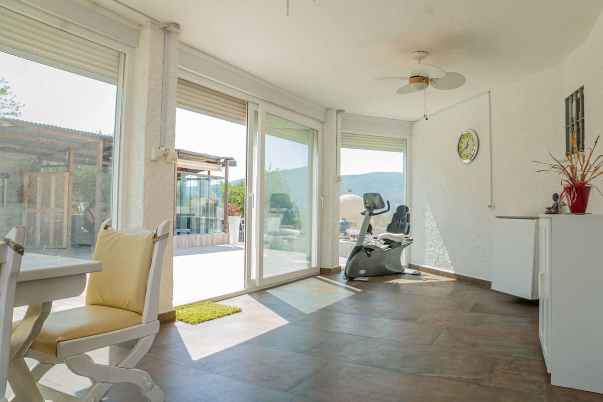 6 bedroom Villa for sale in Alhaurin de la Torre with pool garage - € 950,000 (Ref: 10034627)