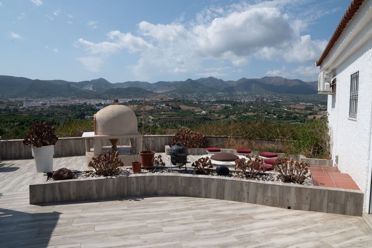 6 bedroom Villa for sale in Alhaurin de la Torre with pool garage - € 950,000 (Ref: 10034627)