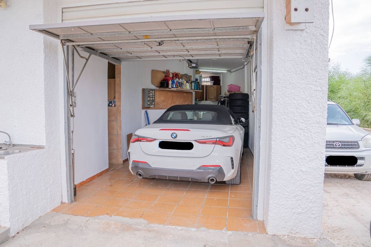 6 bedroom Villa for sale in Alhaurin de la Torre with pool garage - € 950,000 (Ref: 10034627)