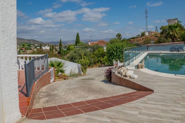 6 bedroom Villa for sale in Alhaurín de la Torre with pool garage - € 950,000 (Ref: 10034627)