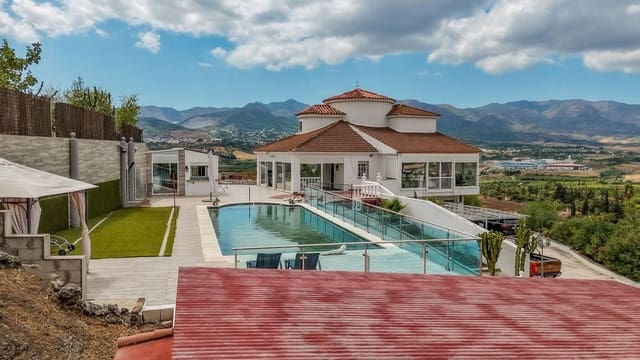 6 bedroom Villa for sale in Alhaurín de la Torre with pool garage - € 950,000 (Ref: 10034627)