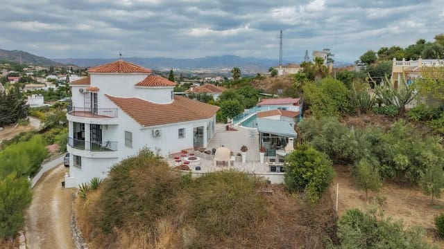 6 bedroom Villa for sale in Alhaurín de la Torre with pool garage - € 950,000 (Ref: 10034627)