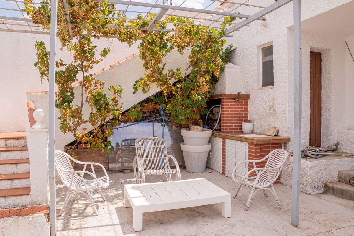 6 bedroom Villa for sale in Alhaurin de la Torre with pool garage - € 950,000 (Ref: 10034627)